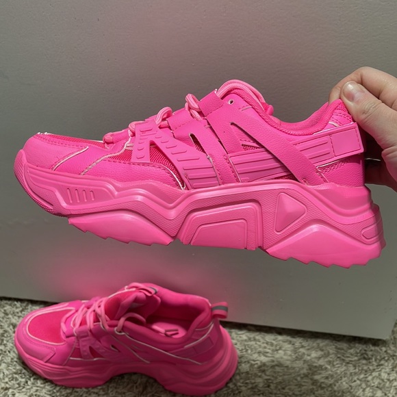 Hot Pink Berness Sneakers Size 7 never worn - Picture 2 of 4